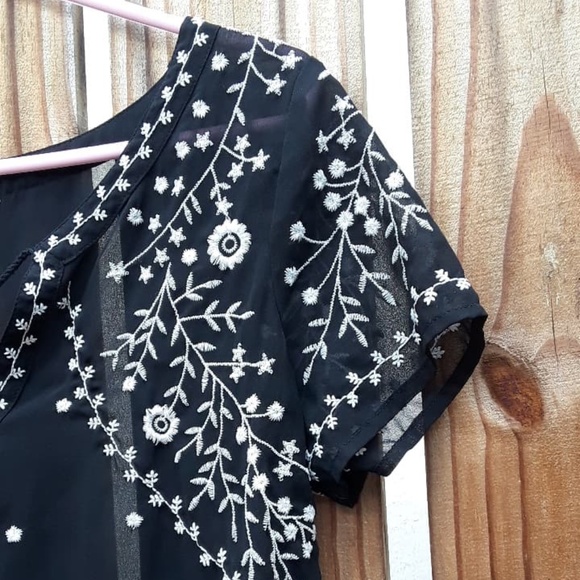 American Eagle Outfitters Embroidery Blouse Size M - Picture 2 of 7